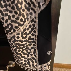 Lululemon size 8 cropped leggings